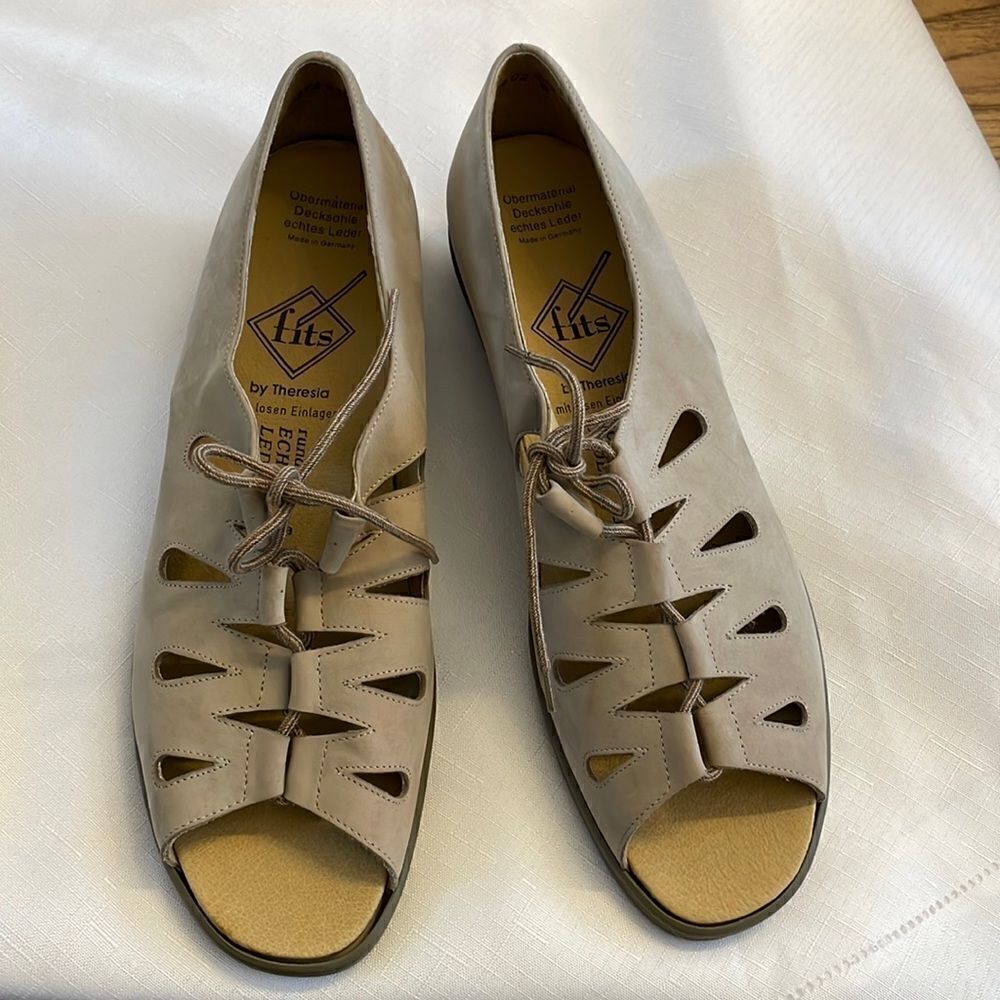 FITS BY THERESIA NUBUCK.  LEATHER LINED, REMOVABLE FOOTBED.  NEW